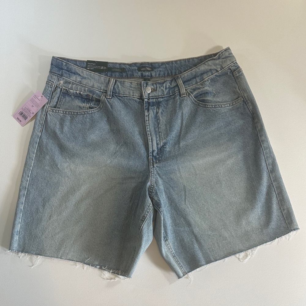Wild Fable Light Blue Mid-Rise Jean Shorts Frayed Hem NWT Size 17